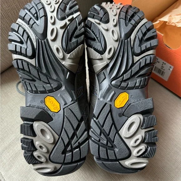 Merrel Women’s Hiking Boots - Size 8.5 - New with Box - Picture 2 of 6